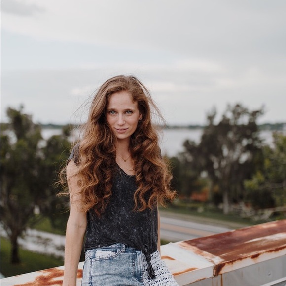 Meet your Posher, Marissa - Picture 2 of 4